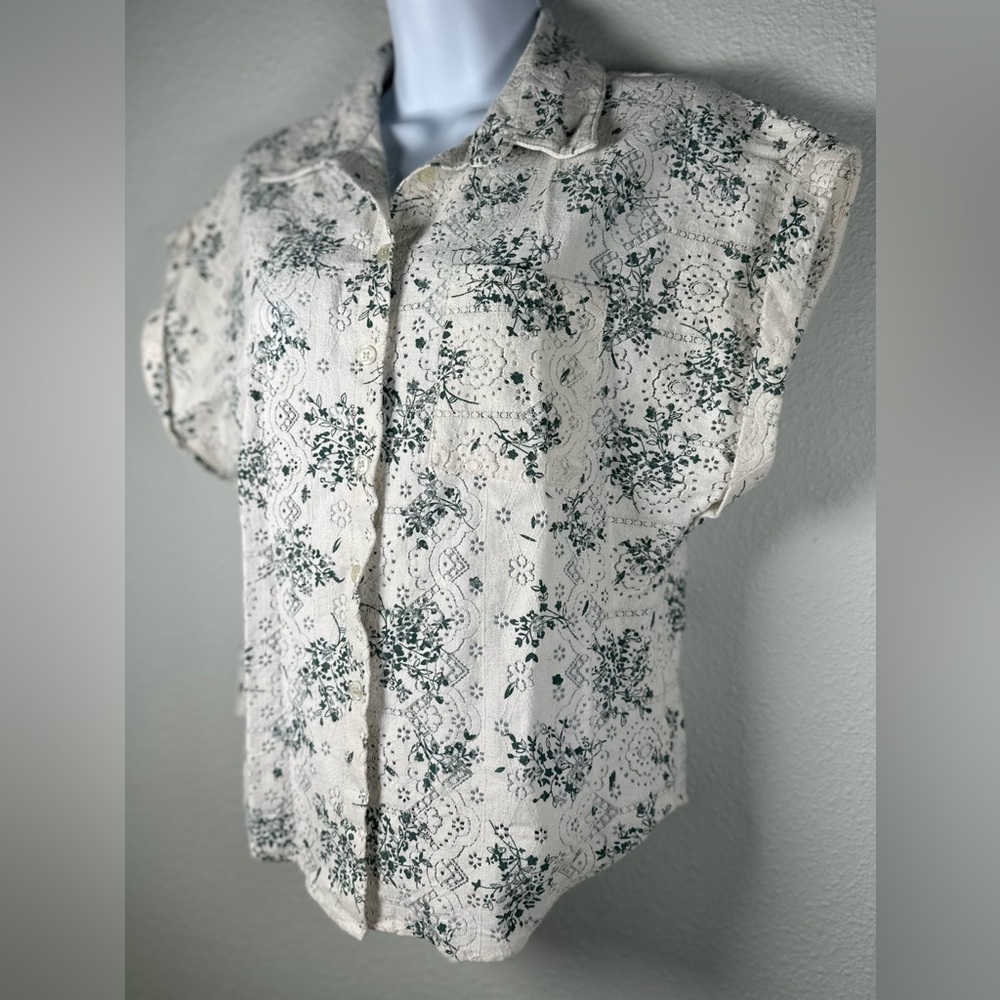 Peach Women’s Off White/Green Short Sleeve Button Down Top Size Small